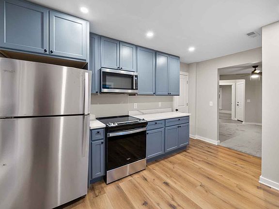 3rd image of 708 W Lasalle Ave #2