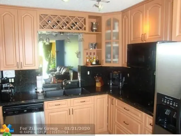 7770 NW 50th St APT 503, Lauderhill, FL 33351
