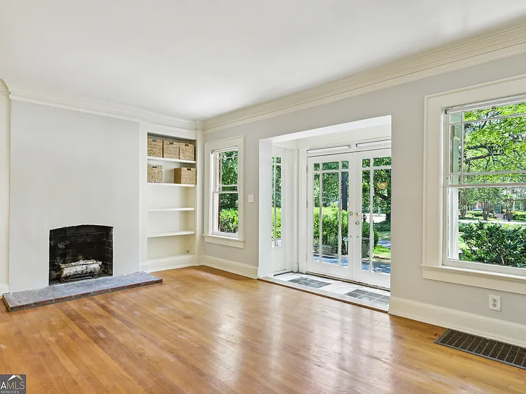 1500 N Highland Ave NE — Photo 3