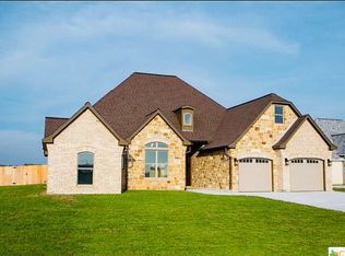 501 Town Hall Ln, Victoria, TX 77904