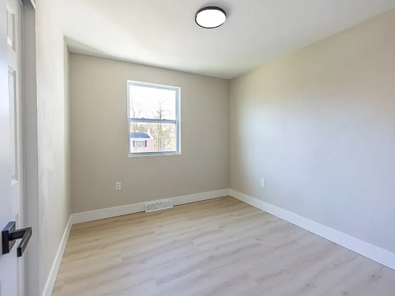 476 Fielding Dr — Photo 11