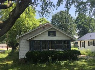 910 W Chestnut St, Robinson, IL 62454