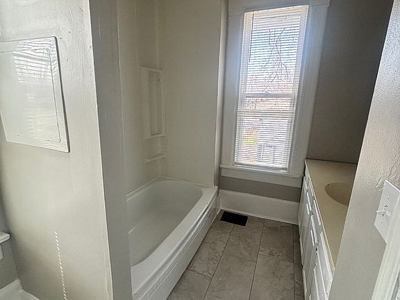 4th image of 2004 Latham St #5