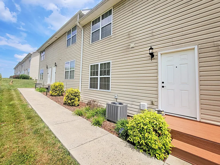 652 Grays Pointe Ct — Photo 25