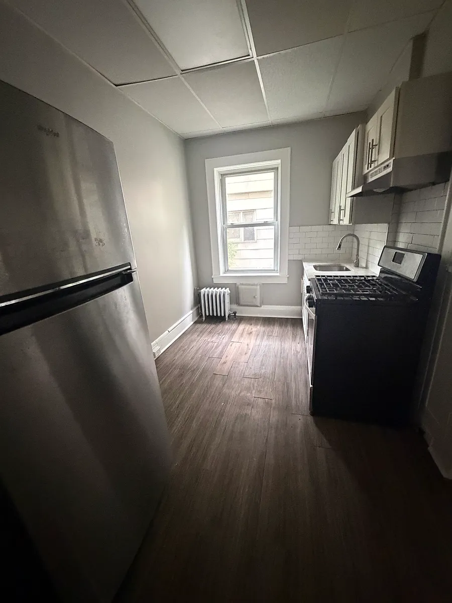 Building Photo - 234 Walnut St #4F