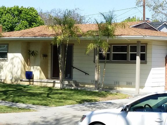 Exterior Front Photo 4