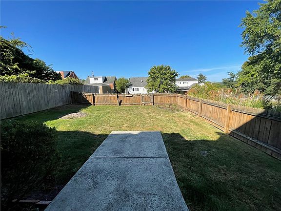 5th image of 929 Athalia Ave