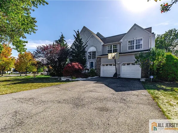 15 Shawn Ct, North Brunswick, NJ 08902