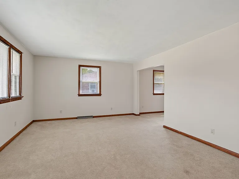 1020 Miles Standish Rd — Photo 6