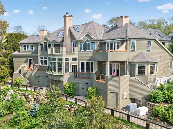 15 Clowes Drive, Falmouth, MA 02540