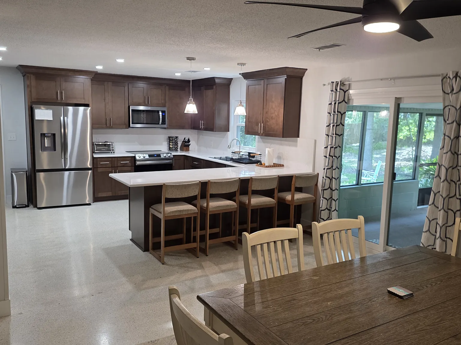 4 bed, 1902 sqft, $3,100 — Photo 1