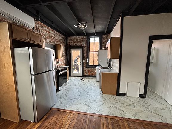3rd image of 127 1/2 S Main St #1