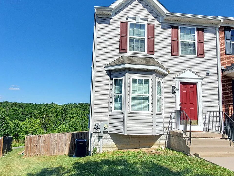 29 Litchfield Ln E
