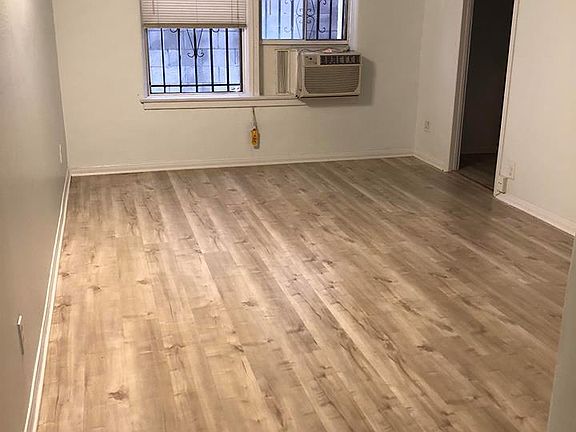 3rd image of 920 S Hobart Blvd APT 105