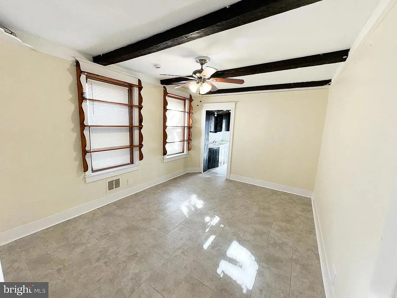 433 Genesee St — Photo 3