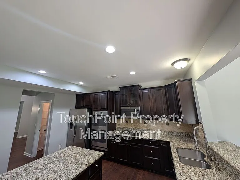 209 Weavers Glenn Pl — Photo 4