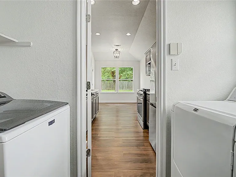 15303 Faircrest Ct — Photo 10
