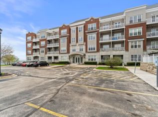 3872 S Lake Dr UNIT 310, Saint Francis, WI 53235
