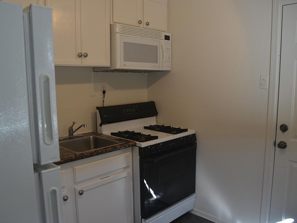 2nd image of 108 E Hill Dr