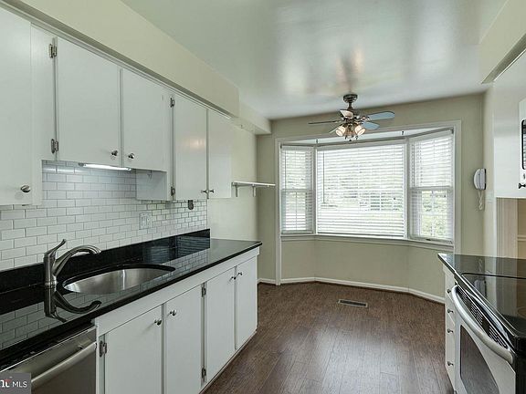 5th image of 2237 N Somerset St