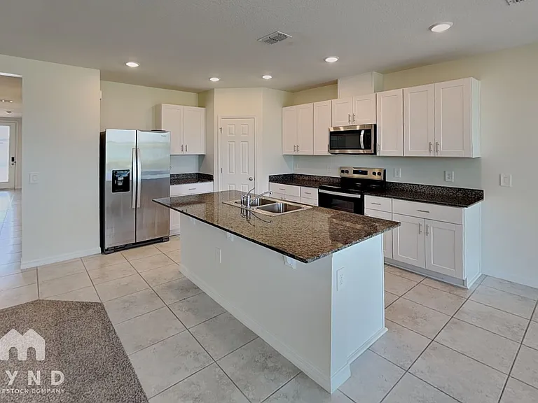 796 Griffon Ave — Photo 3