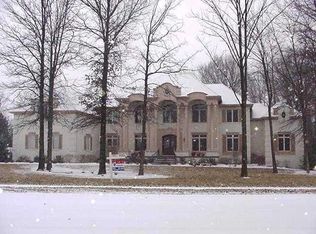 3352 Walnut Creek Dr N, Carmel, IN 46032