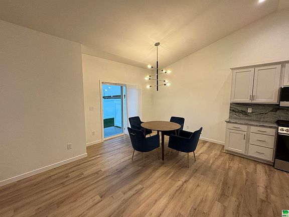 5th image of 4227 Fremar Dr