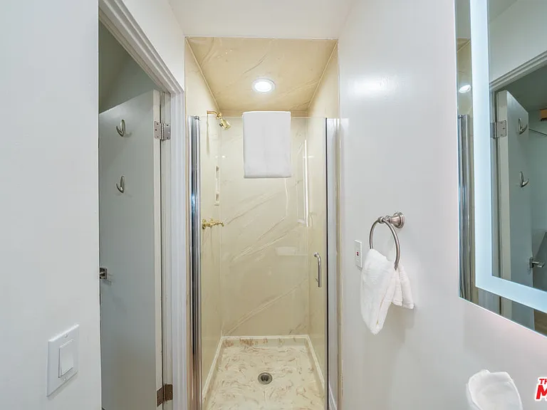 9305 Beverly Crest Dr — Photo 49