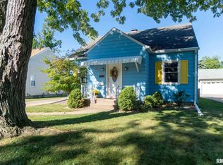 3121 N Twelve Oaks Dr, Peoria, IL 61604