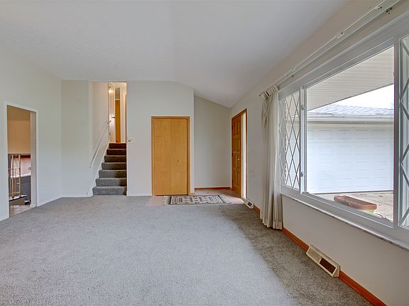 5th image of 23343 Sharon Dr