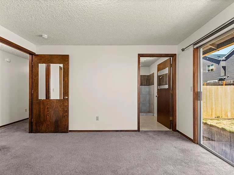 3605 NE 49th St — Photo 18