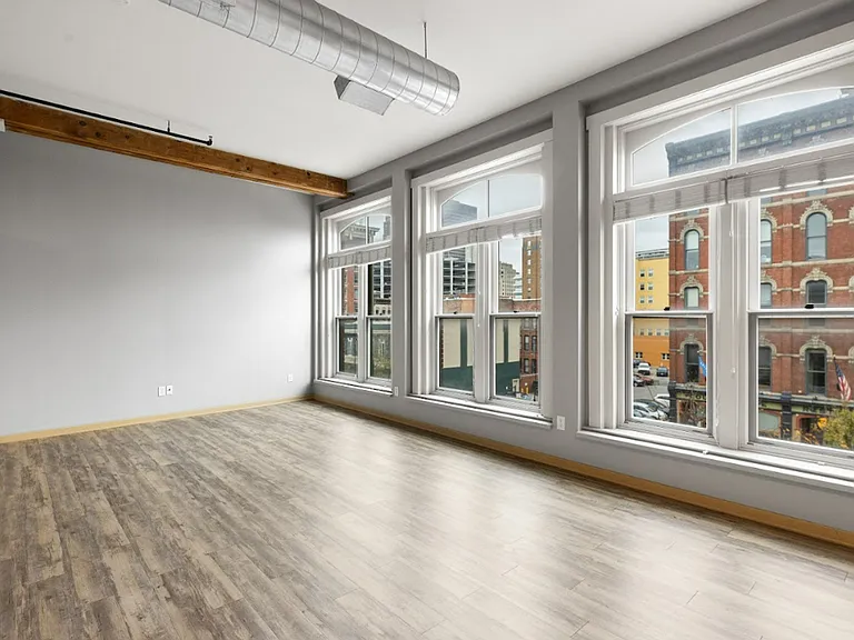 Court Ave Lofts — Photo 40