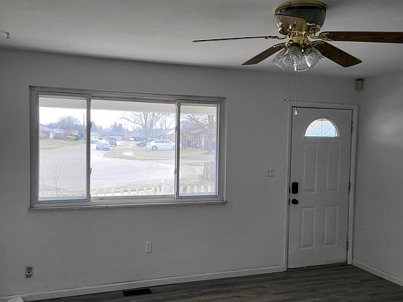 4th image of 401 Skipper Ct