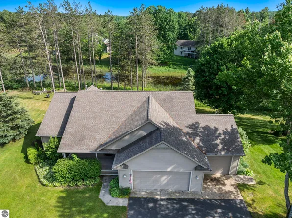 1546 Nightingale Ln, Kingsley, MI 49649