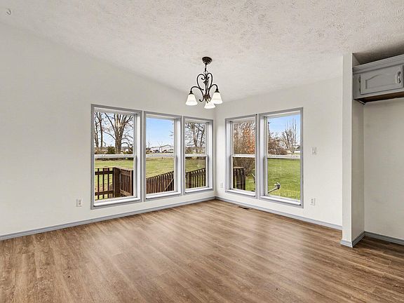 3rd image of 413 Creamery Rd