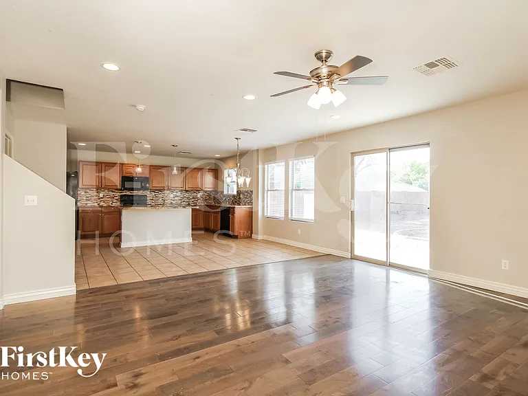 3006 W Pollack St — Photo 4