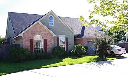 Located at end of short, quiet street
						:
						4-bedroom, 2-bath, 1-story house located near 24/7 pass-code only rear gate