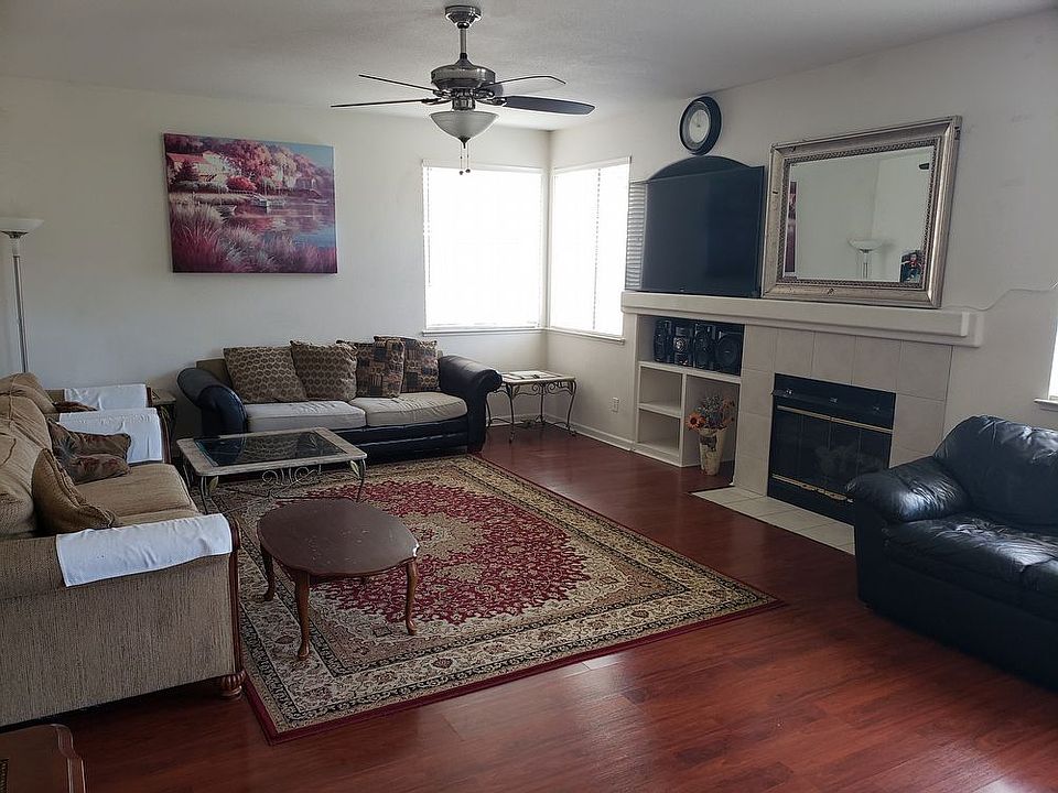 2nd image of 3293 Malcolm Isl St