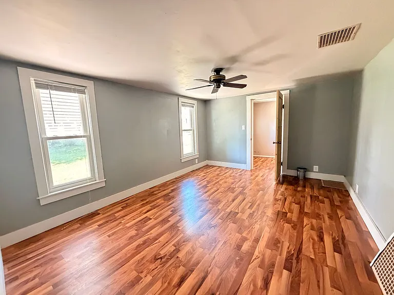 311 Hansen Ave — Photo 3