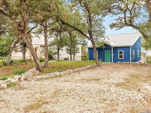2nd image of 2135 Lakeview