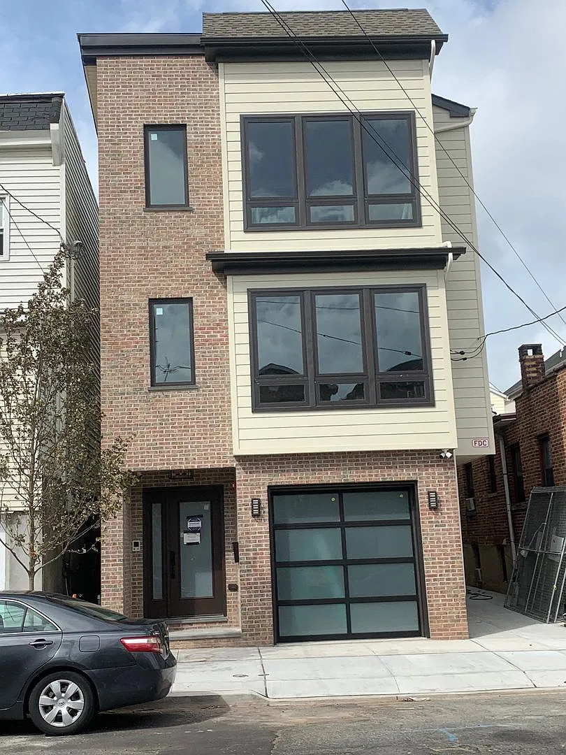 682 N 5TH — Photo 1