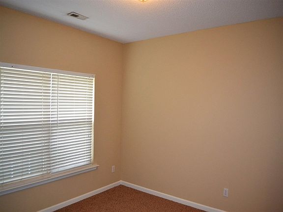 3rd image of 115 N Orchard Farms Ave