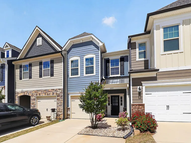 Front covered porch and 1 car garage