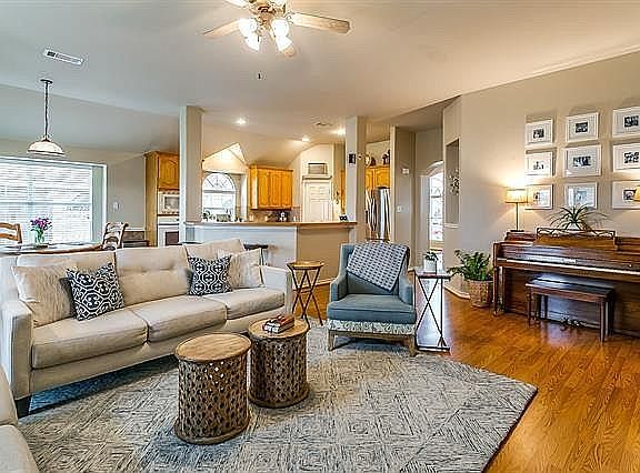 2nd image of 5505 Meadow Valley Dr