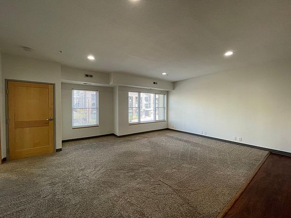 3rd image of 3020 University Ave SE APT 204