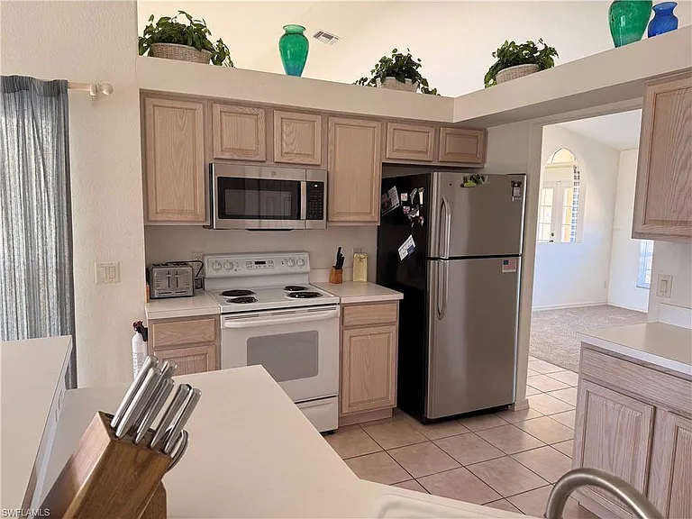 3737 SW 12th Pl — Photo 12
