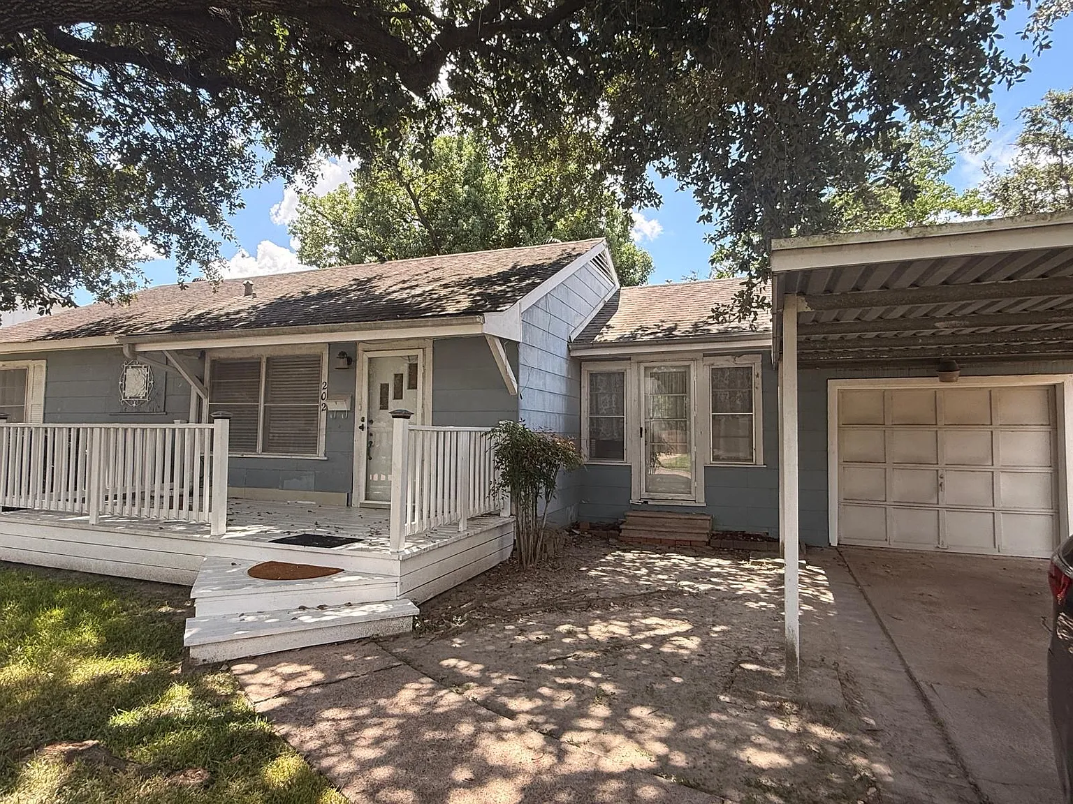 2 bed, 1.5 bath, 1095 sqft, $1,700 — Photo 2