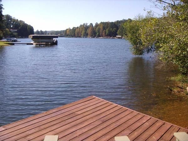 1st image of 250 Lakeside Dr