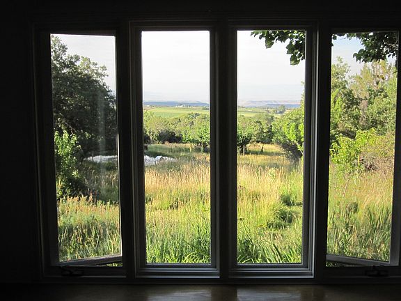 window seat in master bedroom