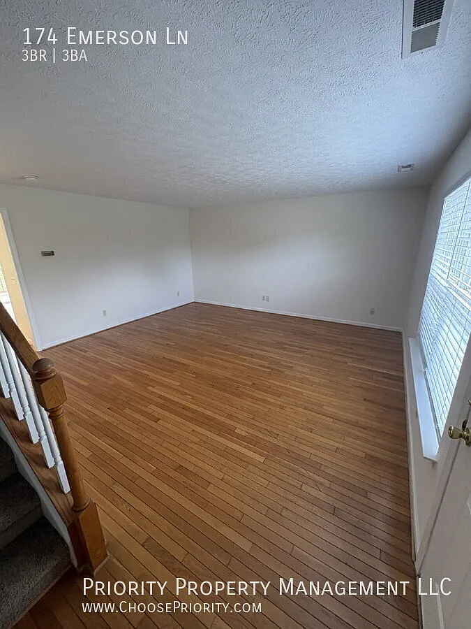 "3-Bedroom Townhouse Retreat in Harrisonburg - Spacious 1320 Sq Ft with 2.5 Baths!" — Photo 2